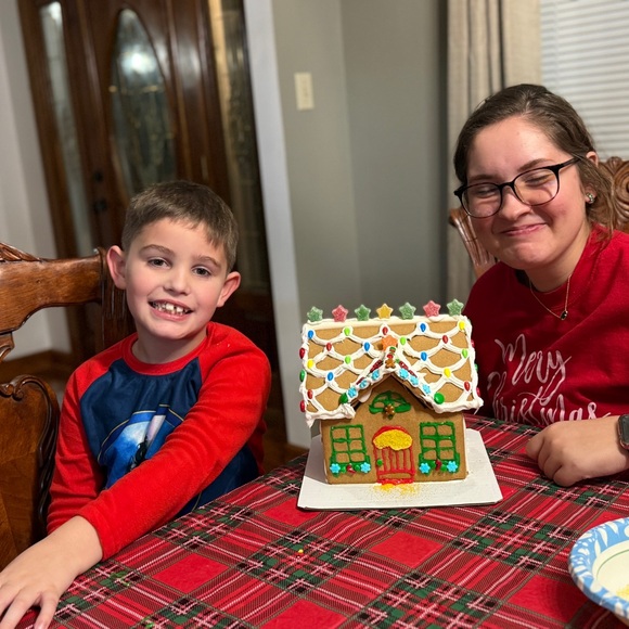 Meet your Posher, Taylor - Picture 2 of 6